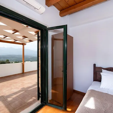 Villa Piper - Pool - Jacuzzi - Sea View - Near The Hriszí Aktí Haniá