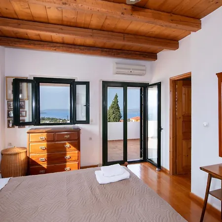 Villa Piper - Pool - Jacuzzi - Sea View - Near The Hriszí Aktí Haniá
